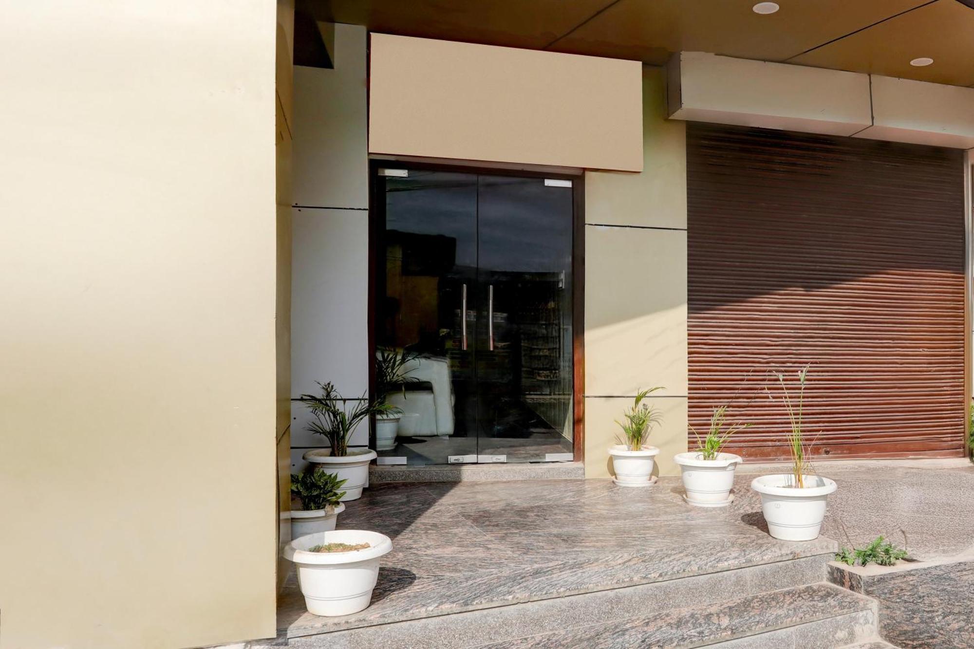 Super Hotel O Sankat Mochan Gandhi Nagar Kakarmatha Exterior foto