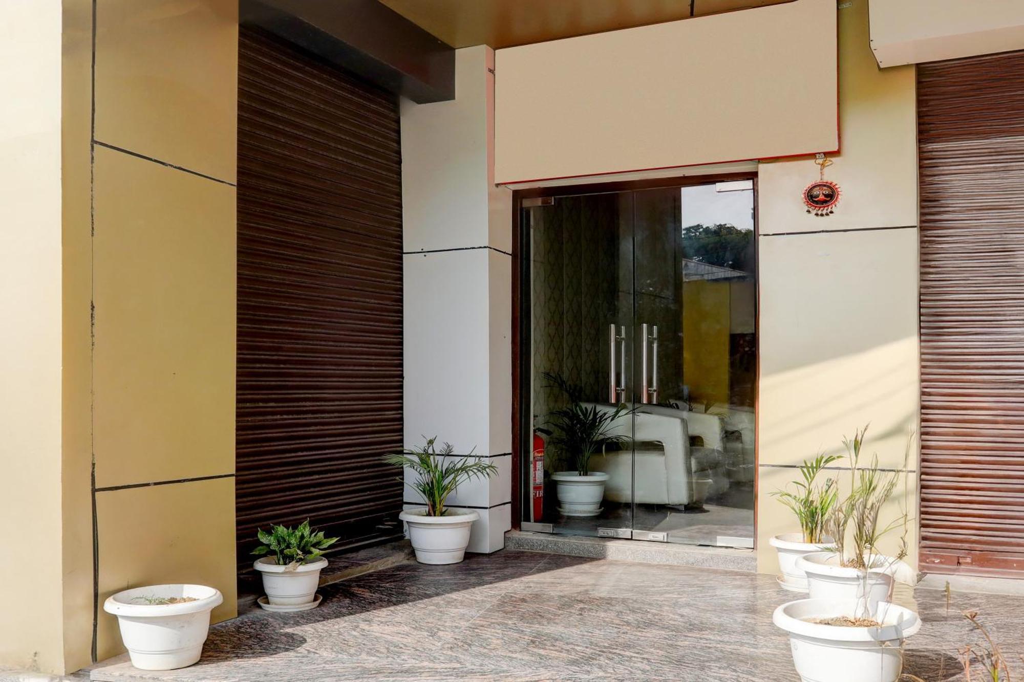 Super Hotel O Sankat Mochan Gandhi Nagar Kakarmatha Exterior foto