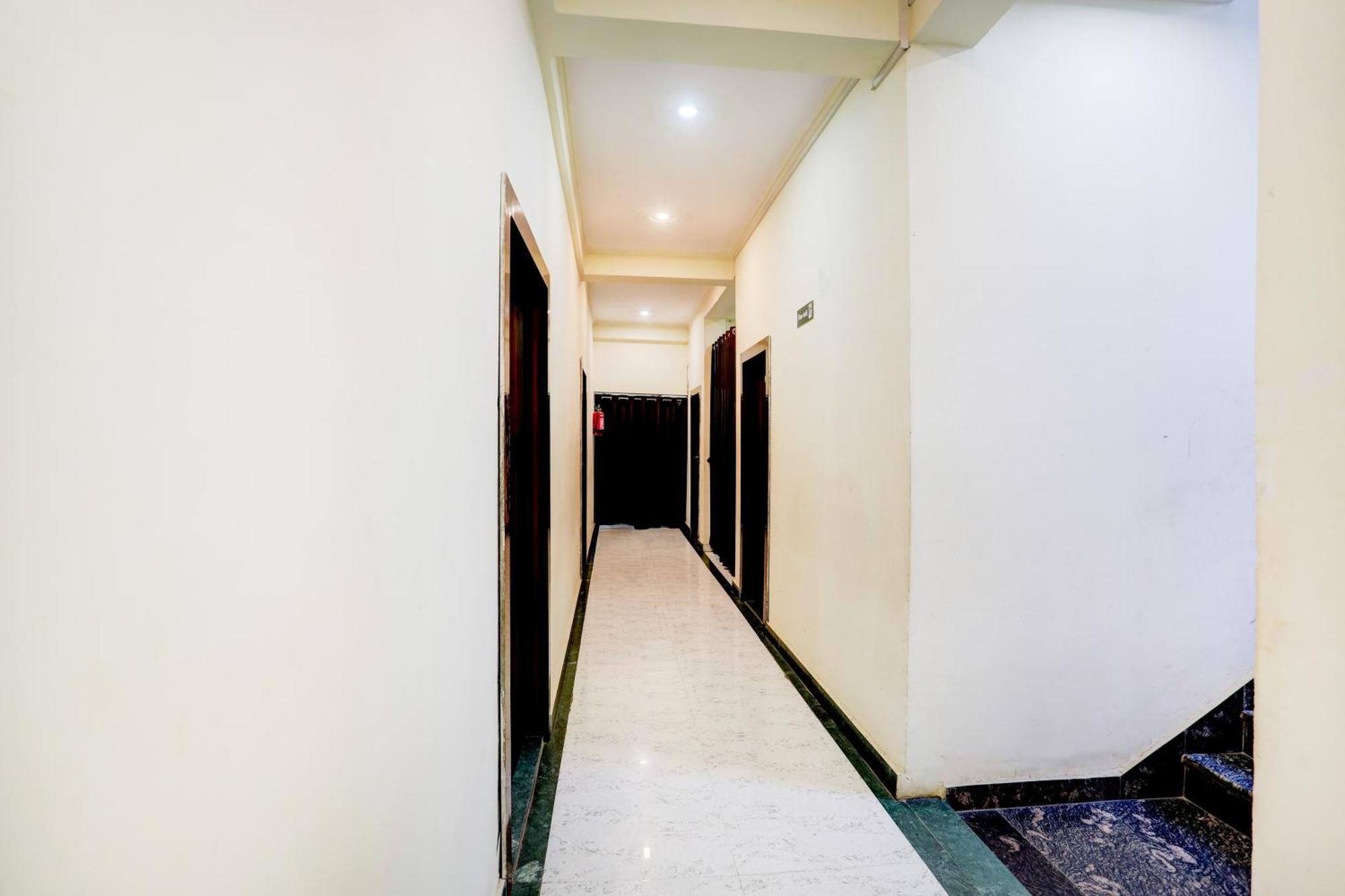 Super Hotel O Sankat Mochan Gandhi Nagar Kakarmatha Exterior foto