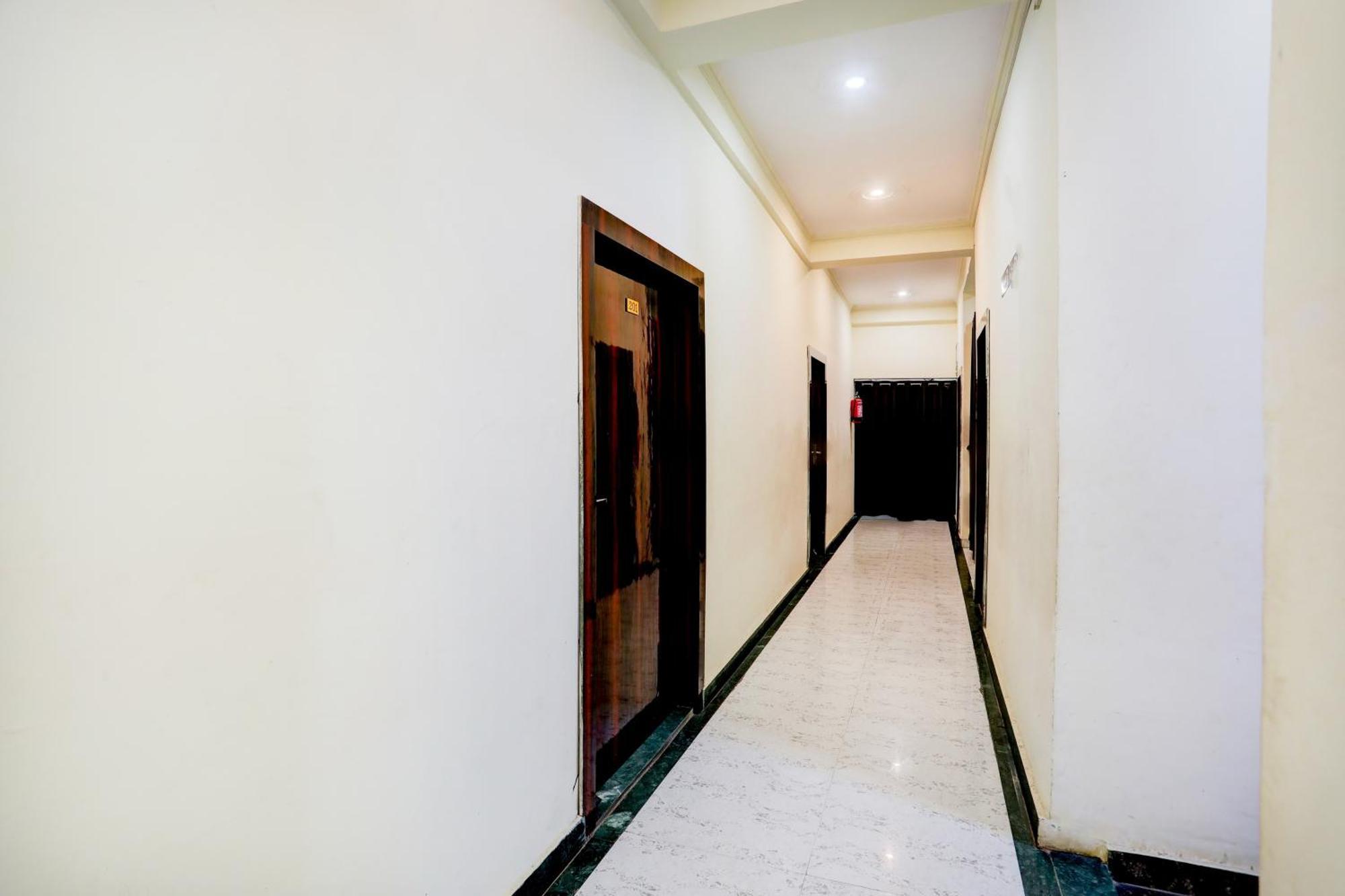 Super Hotel O Sankat Mochan Gandhi Nagar Kakarmatha Exterior foto